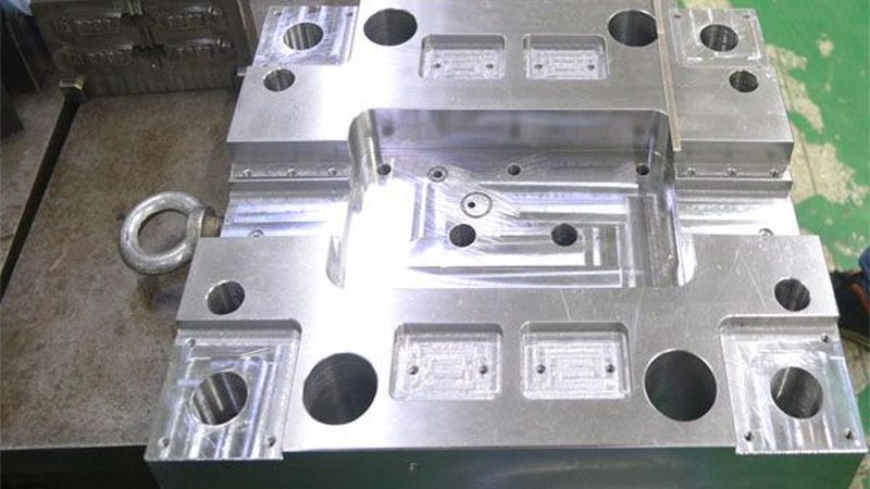 家电外壳模具尺寸规格：关键因素与选型要点**