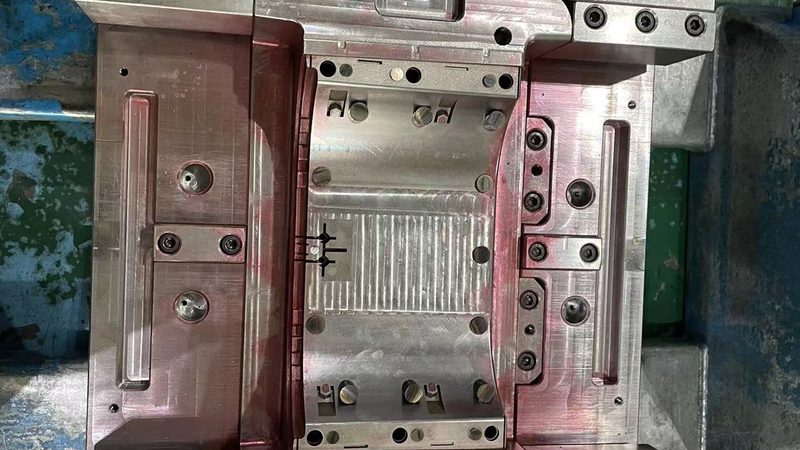 注塑模具直销厂家选择：精度与寿命的平衡之道