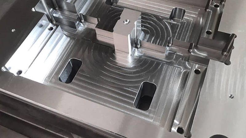 注塑模具寿命：揭秘其关键因素与维护之道**