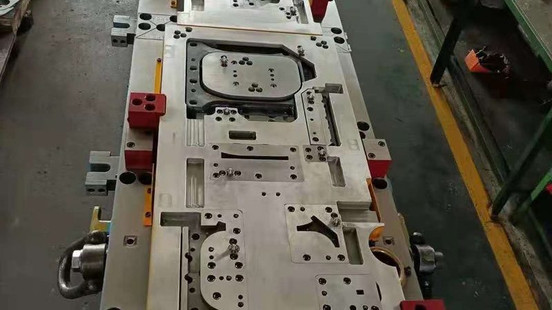 小型压铸模具与大型模具：性能差异与维护策略